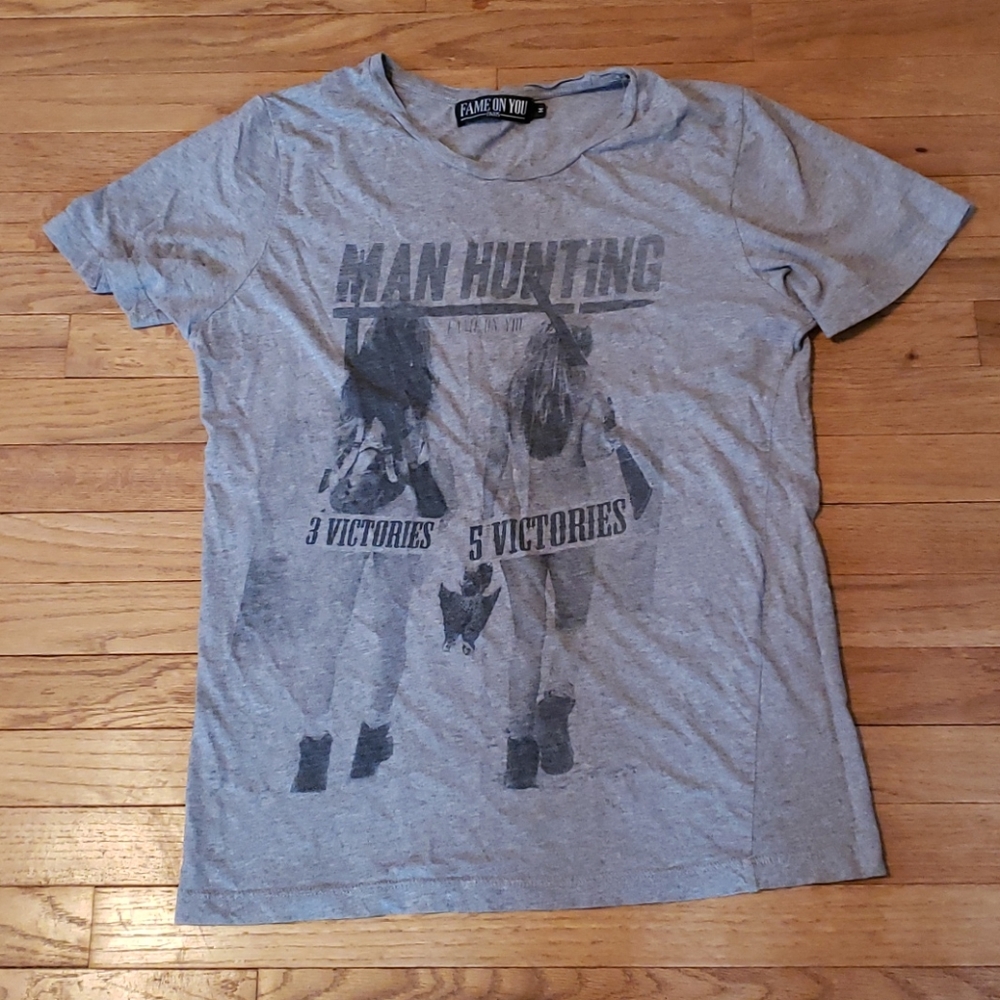 Gray t shirt